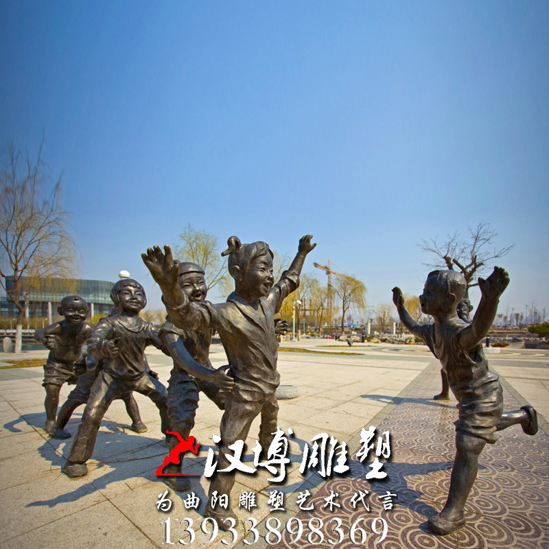 玻璃钢铜雕,童趣主题雕塑,老鹰捉小鸡人物雕像