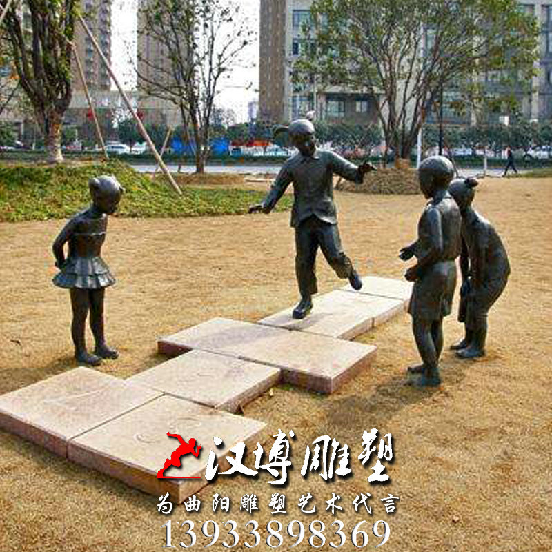 跳方格人物雕像,玻璃钢铜雕,园林景观雕塑