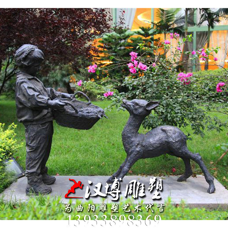 小孩与小鹿人物雕像,玻璃钢铜雕,户外园林雕塑