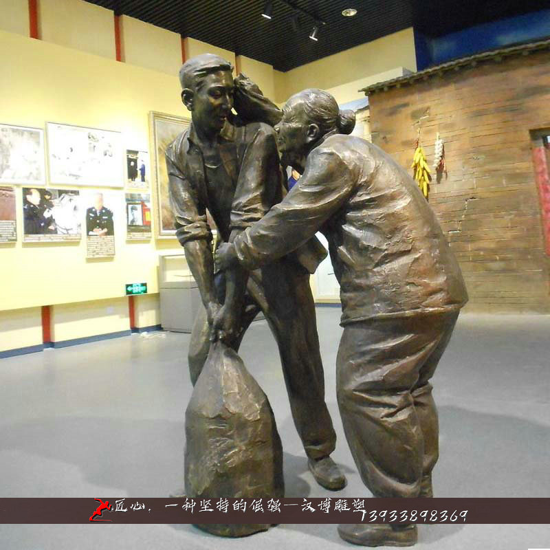 铸铜人物雕塑,帮助老人铜雕,黄铜雕像