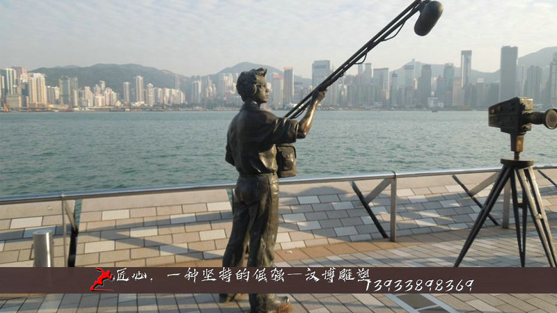 铸铜人物雕像,拍照摄影铜雕,铸铜雕塑厂家